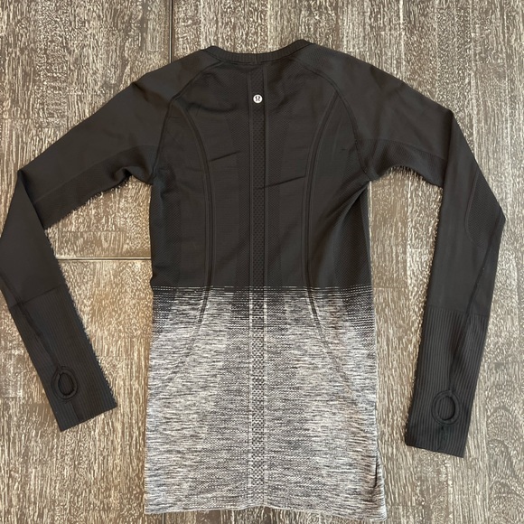 Lululemon Swiftly Tech Long Sleeve Crew in White/Black - Picture 4 of 7
